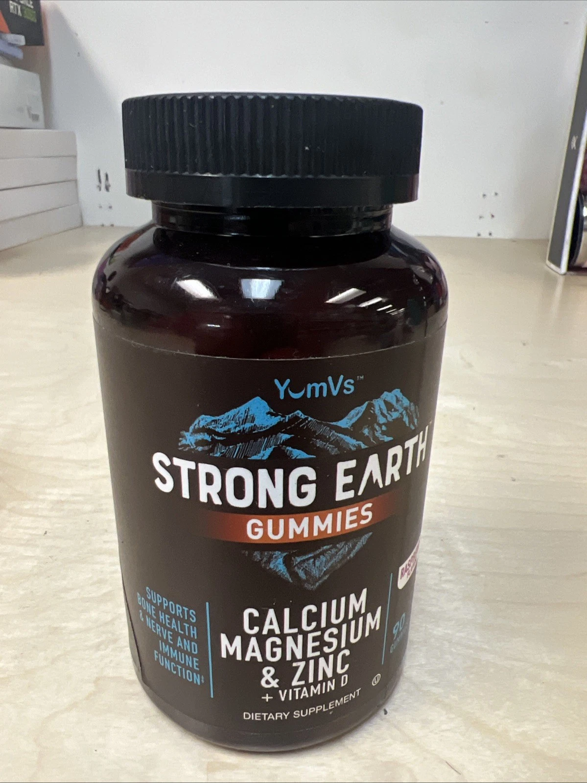 Strong Earth Gummies, Calcium, Magnesium & Zinc + Vitamin D, Raspberry, 90
